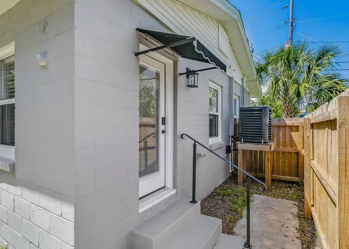 323 W Zarragossa Holiday home